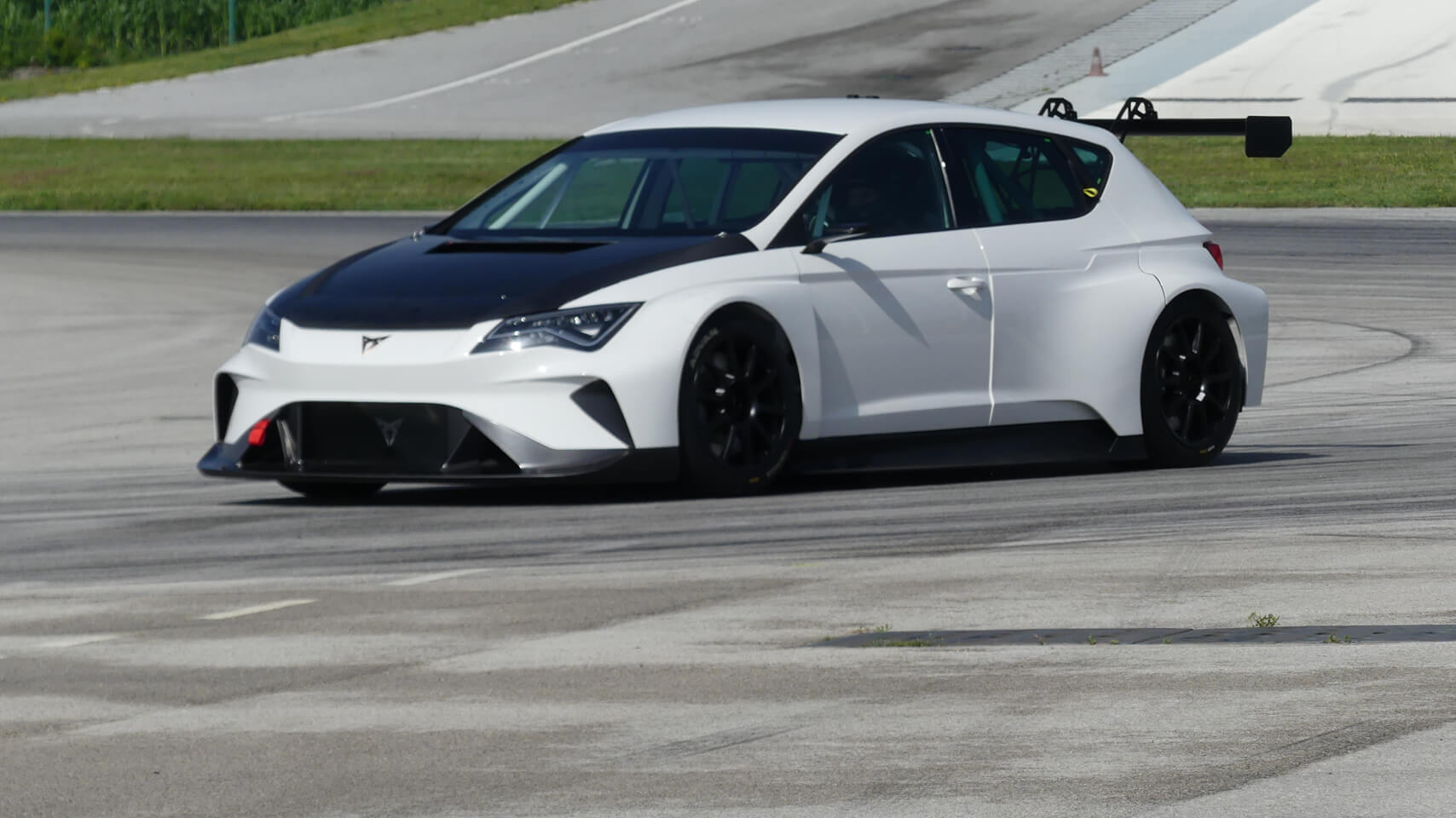 Touring electric sports car CUPRA e-Racer has first track